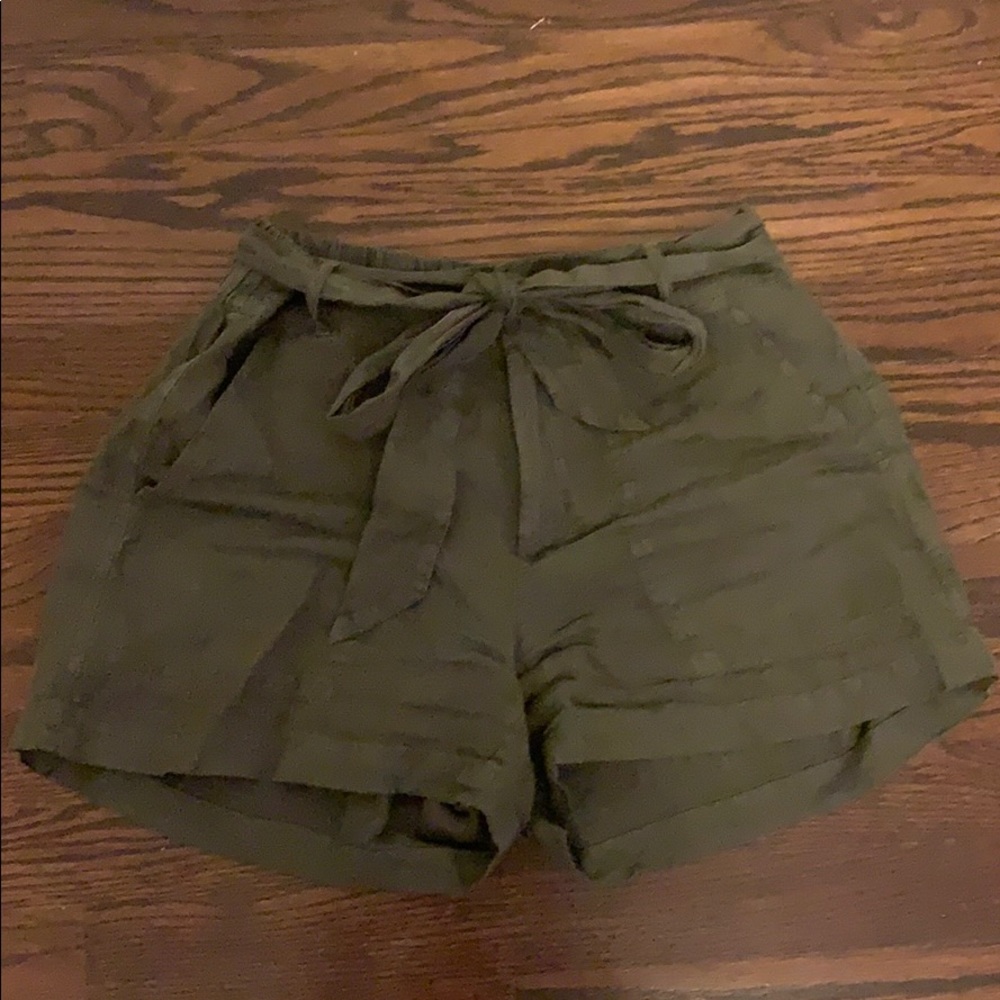 Lou & Grey Tie Waist Linen Shorts